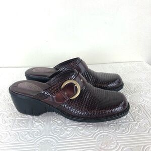 Clarks Artisan Mules Dark Brown Leather Slip-On Woven Heeled Gold Buckle Artsy 8